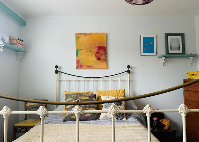 Stylish 3 Bed House With Parking In Bermondsey, Se1