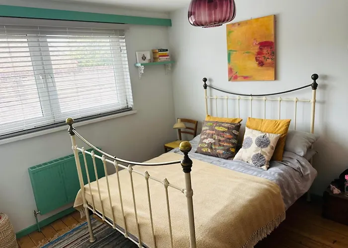 Stylish 3 Bed House With Parking In Bermondsey, Se1
