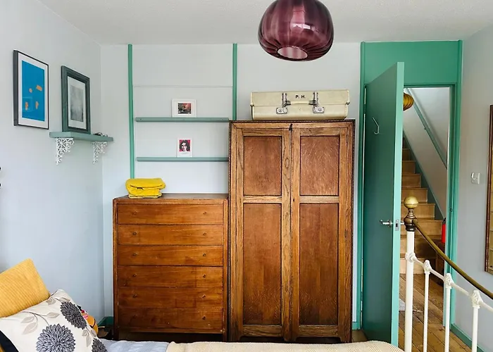 Stylish 3 Bed House With Parking In Bermondsey, Se1